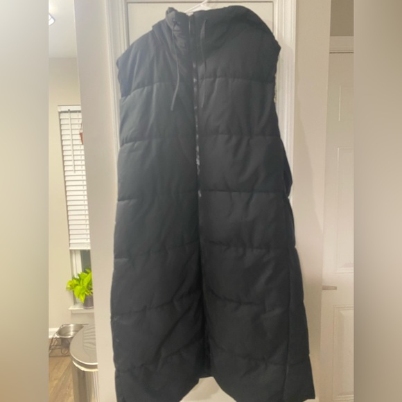 H&M Black Puffer Vest - Picture 3 of 5